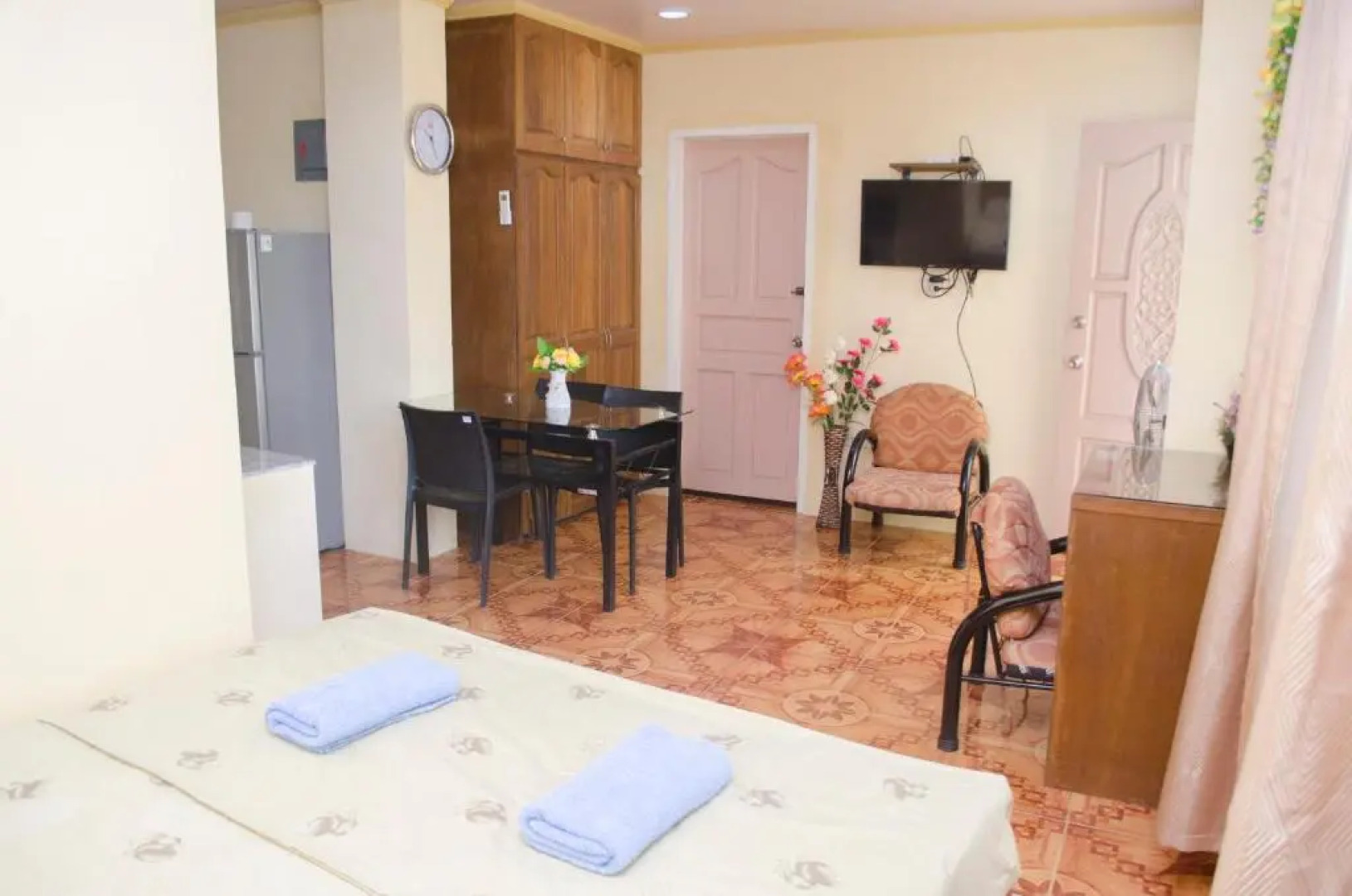 Julz Tropical Apartments