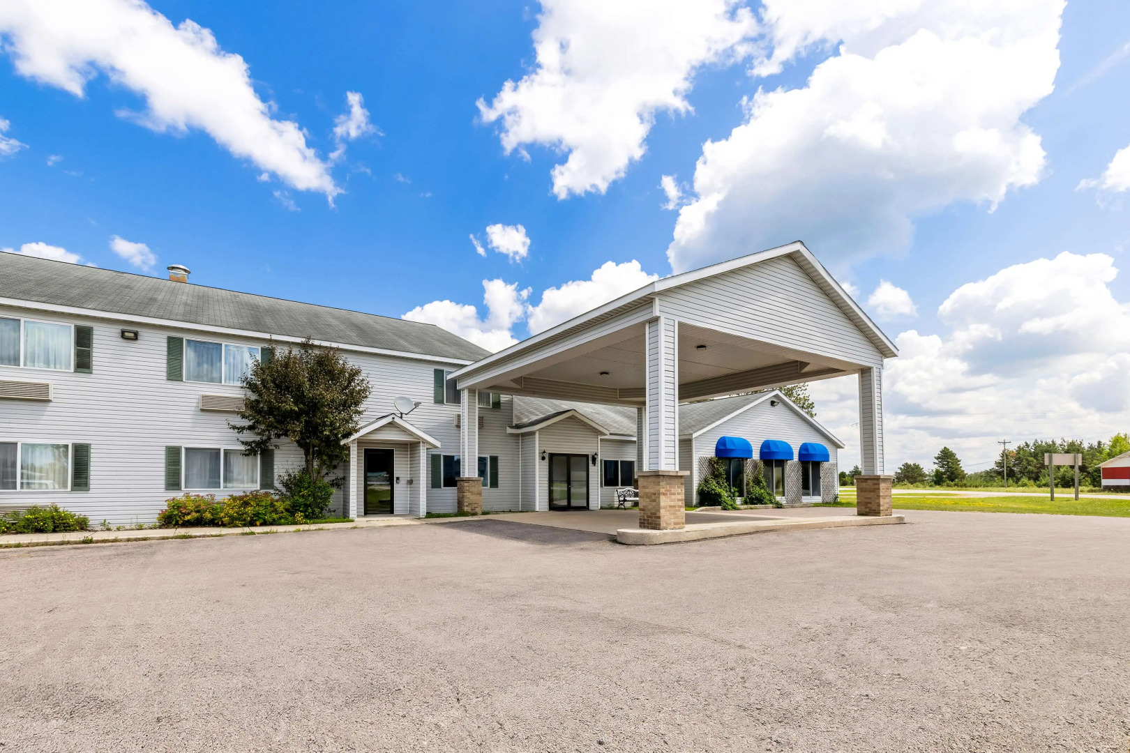 Americas Best Value Inn Tahquamenon Country