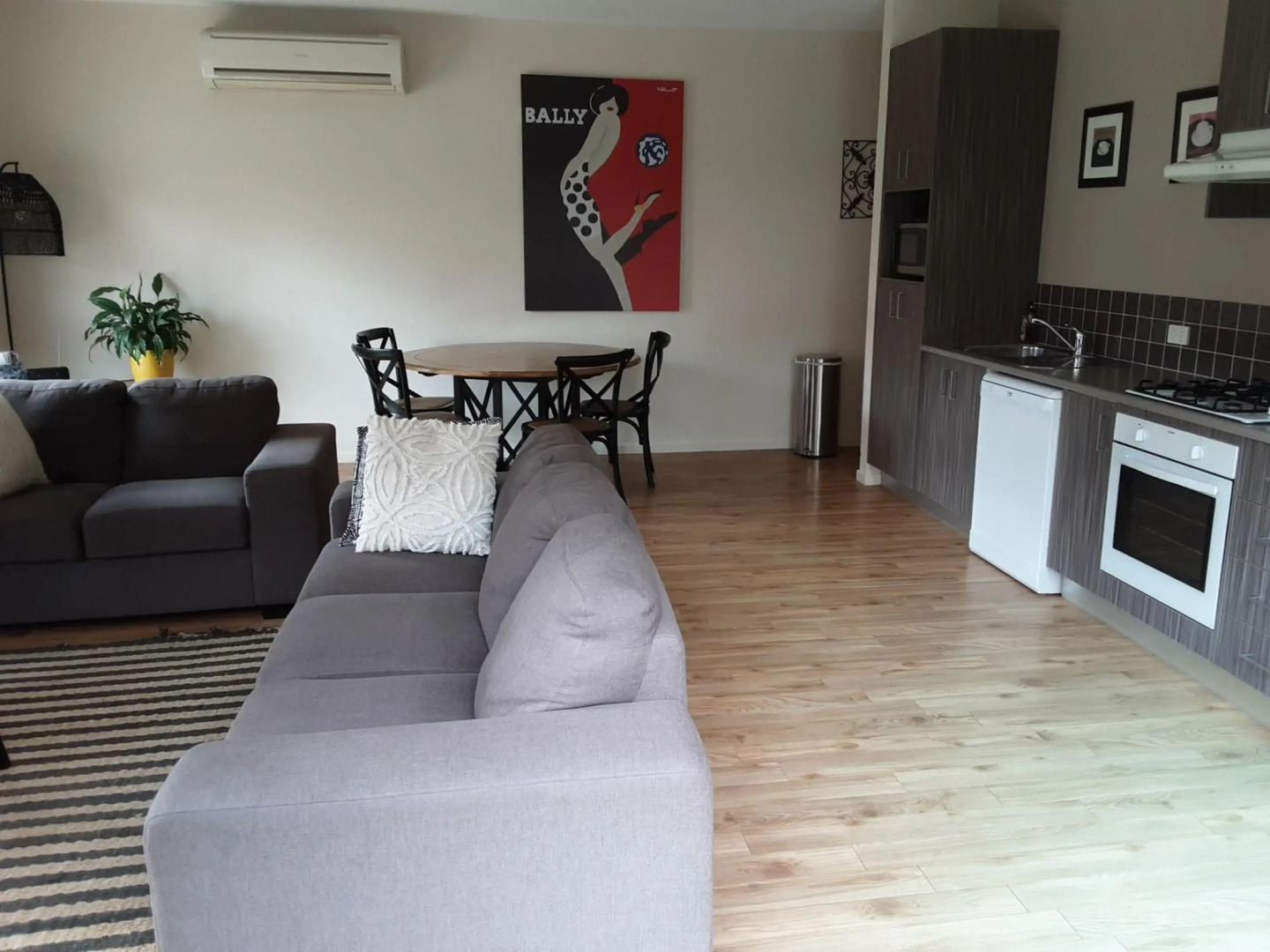 Adelphi Apartment 2- Poolside or Apartment 2A- King Studio