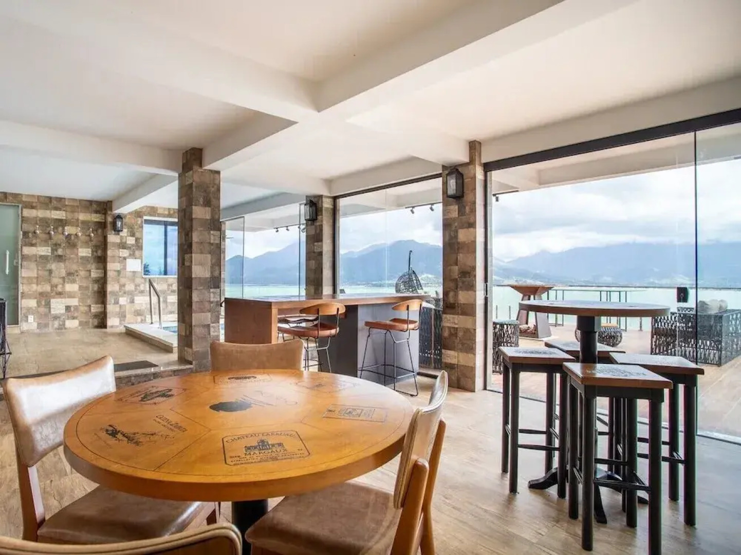 Casa com Piscina Churrasqueira e Vista