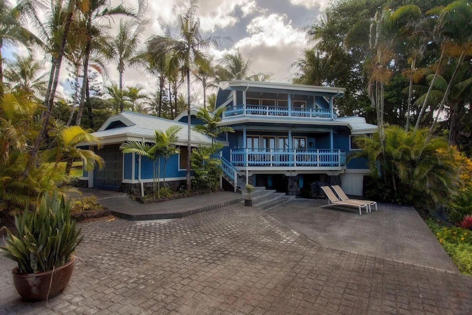 Black Sand Beach House 2 Bedroom Home
