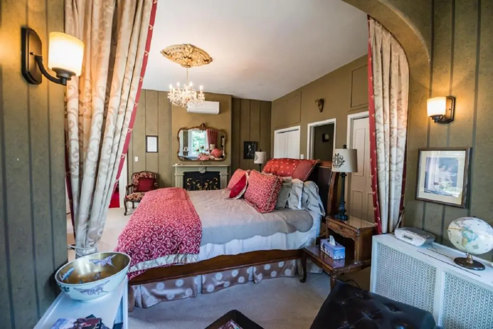 Hughson Hall Bed & Breakfast