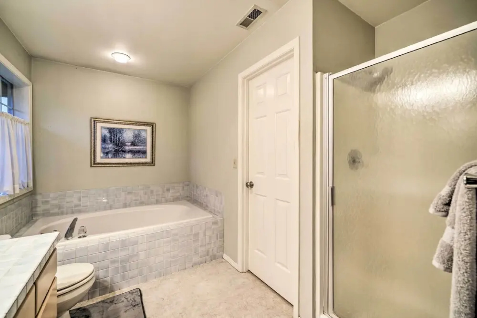 Charming Vancouver Home - Patio & Fire Pit!