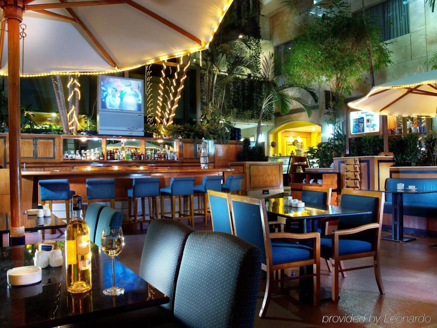 Surabaya Suites Hotel Powered by Archipelago