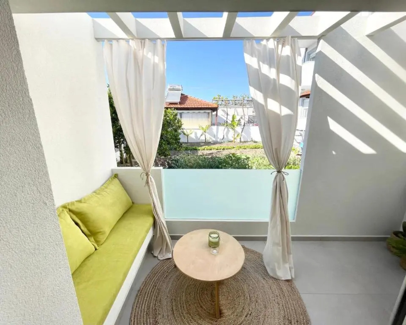 White House Kokas Luxury Apartments