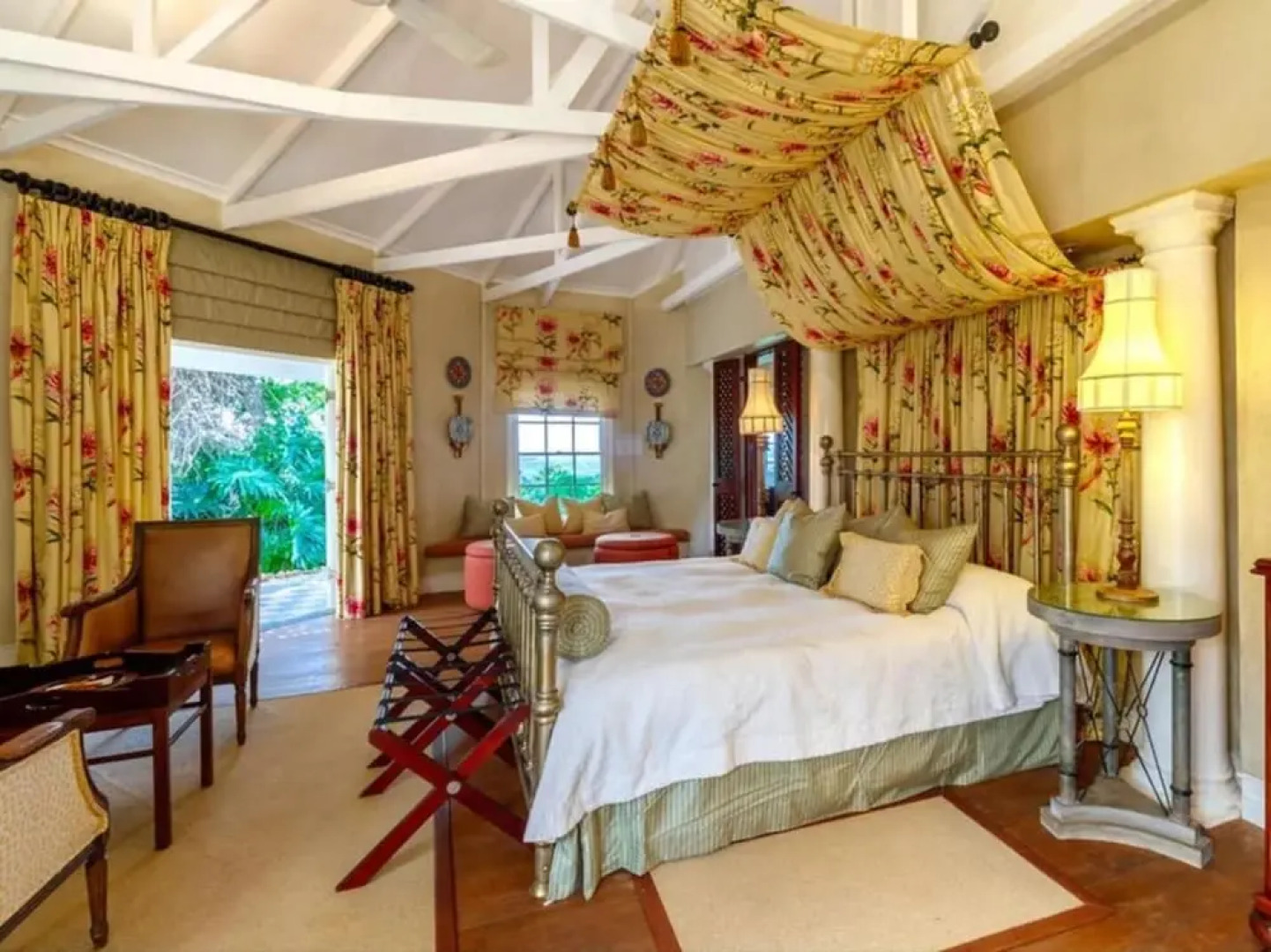 Blue Mountain Luxury Lodge