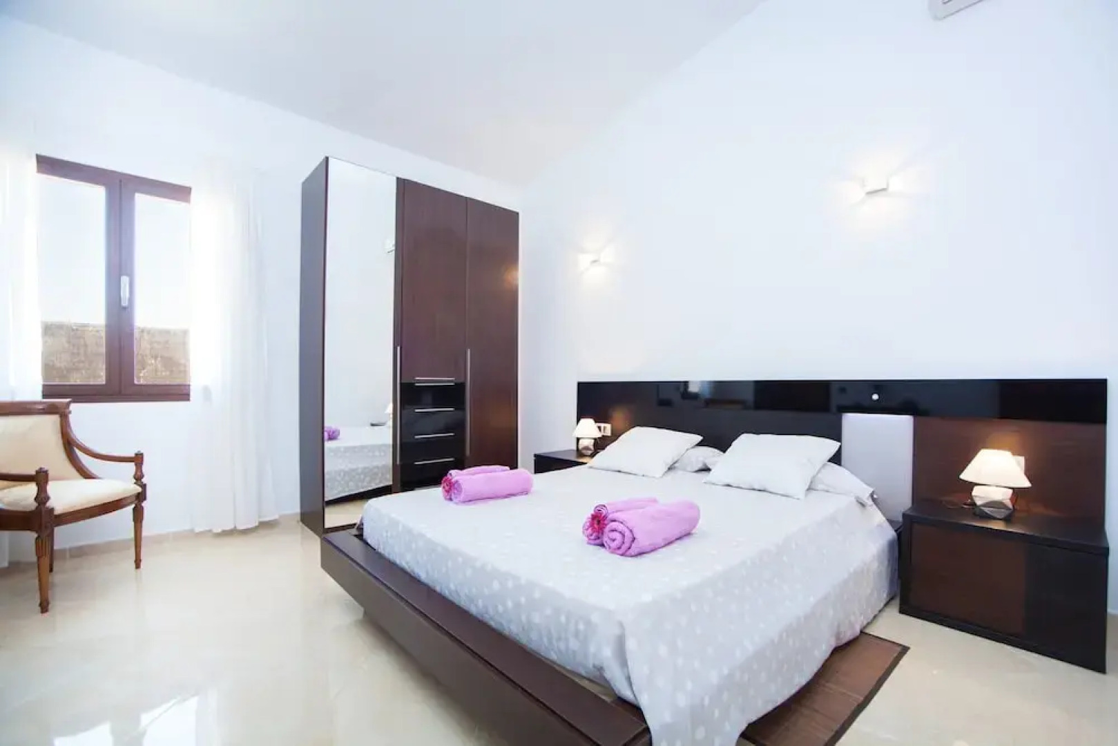 Villa With Pool & Terrace