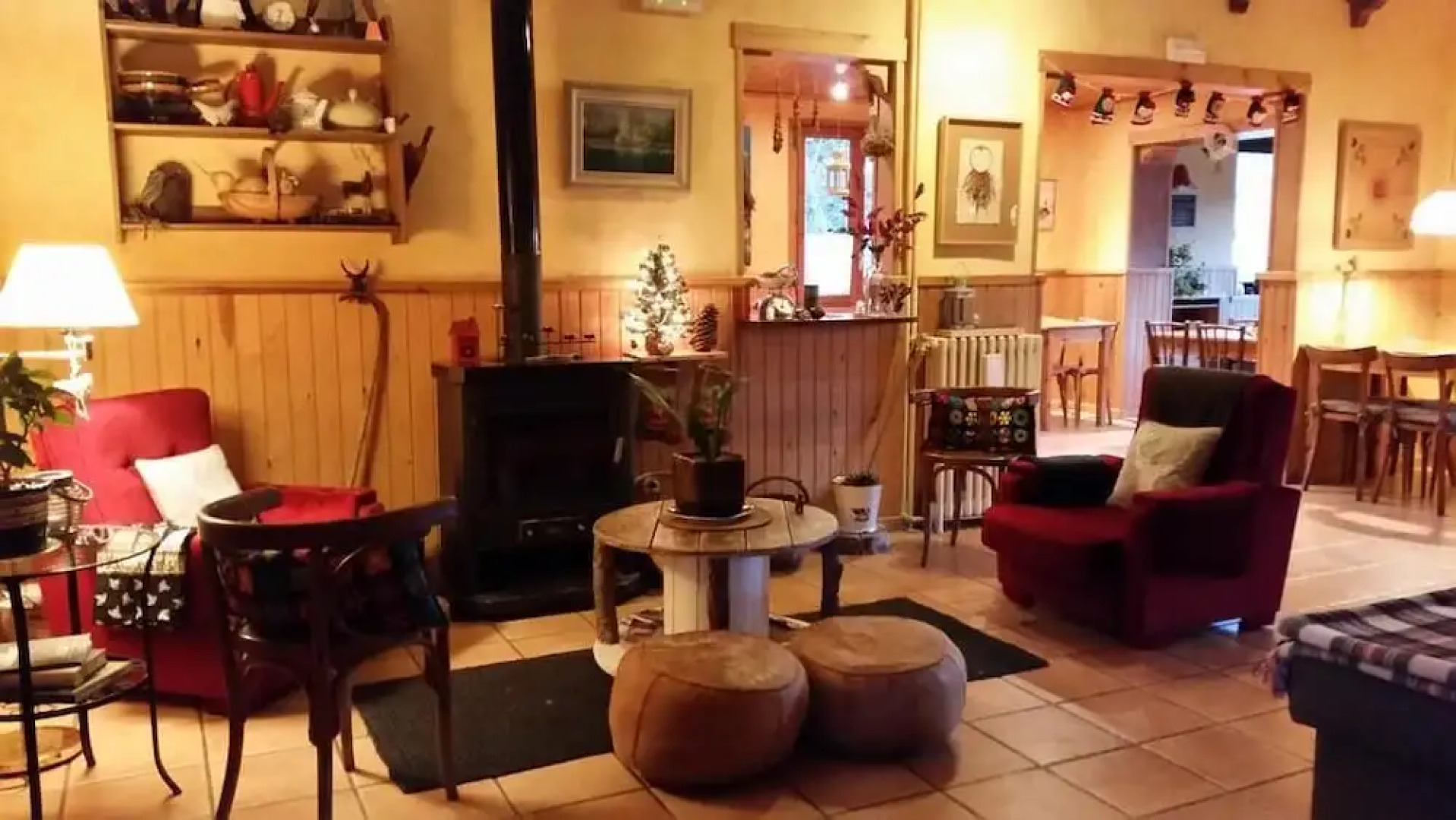 Hostal Xalet Refugi Pere Carné - Hostel