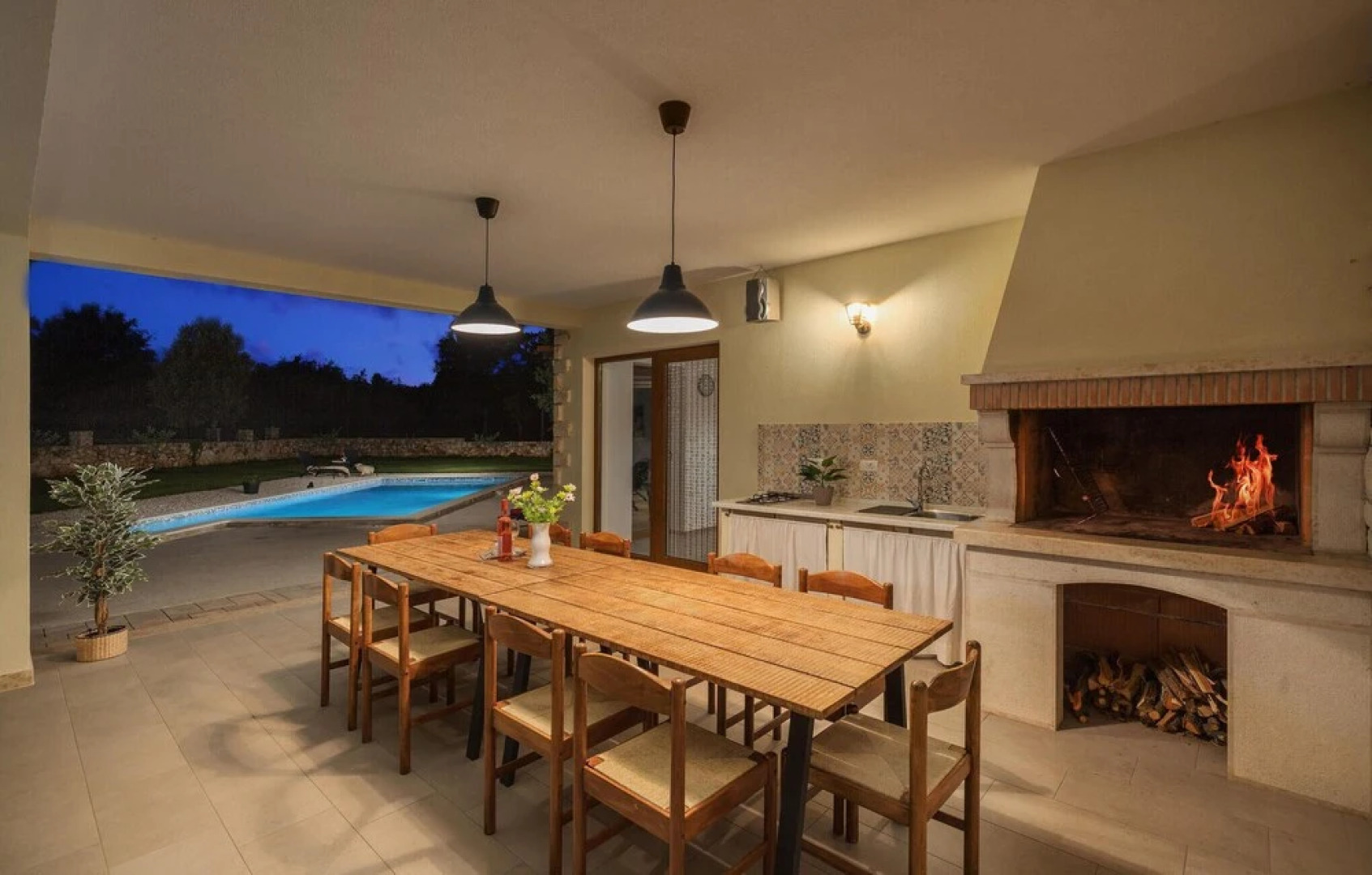 Stunning Home in Bale With 4 Bedrooms, Wifi and Outdoor Swimming Pool