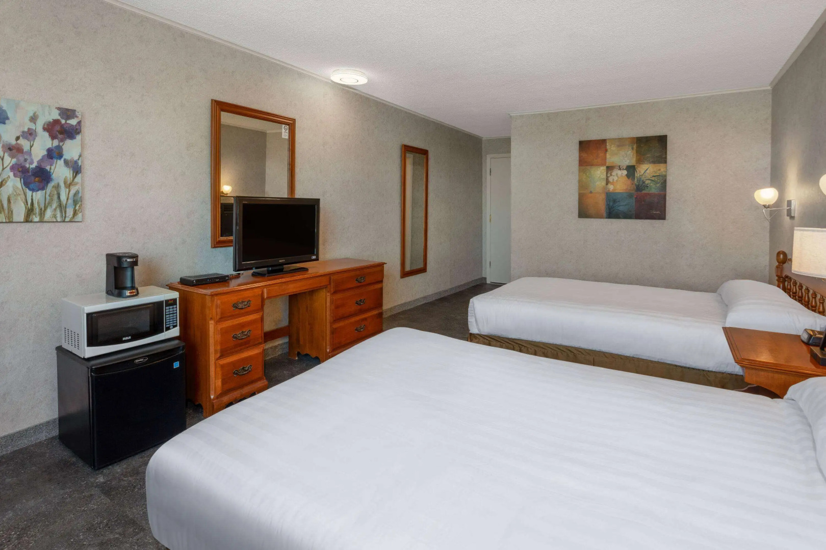 Travelodge by Wyndham Amherst