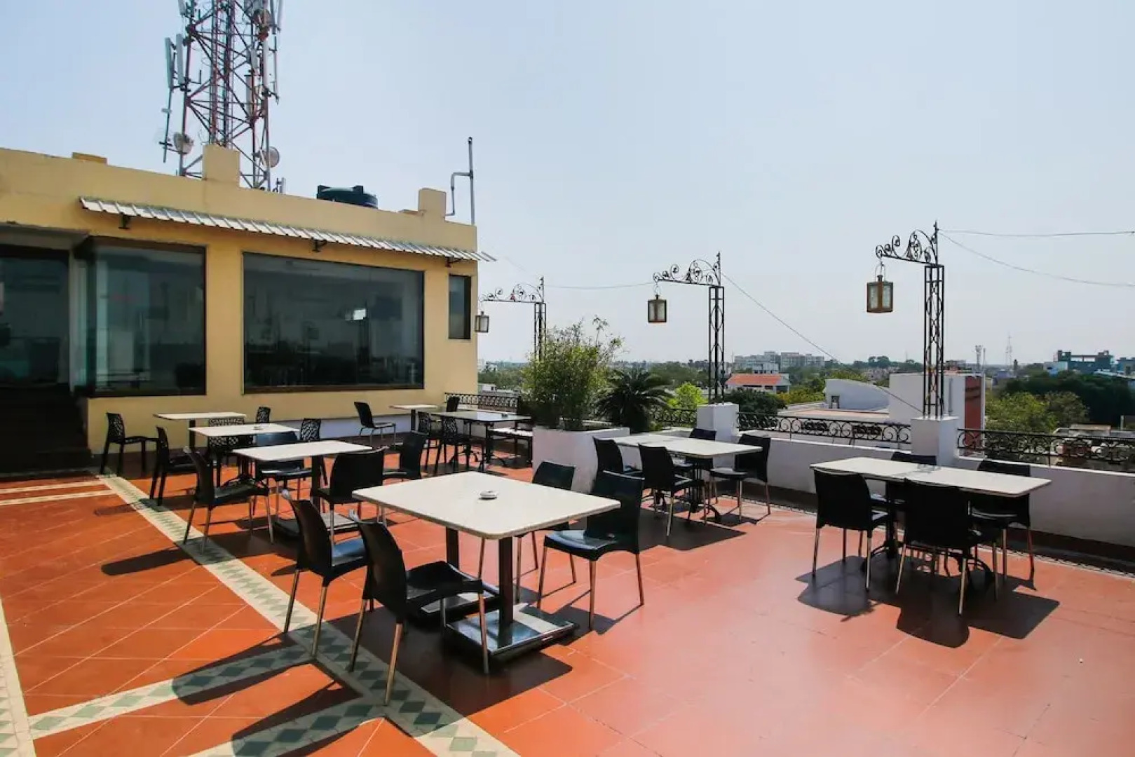 OYO 33399 Hotel Alwin