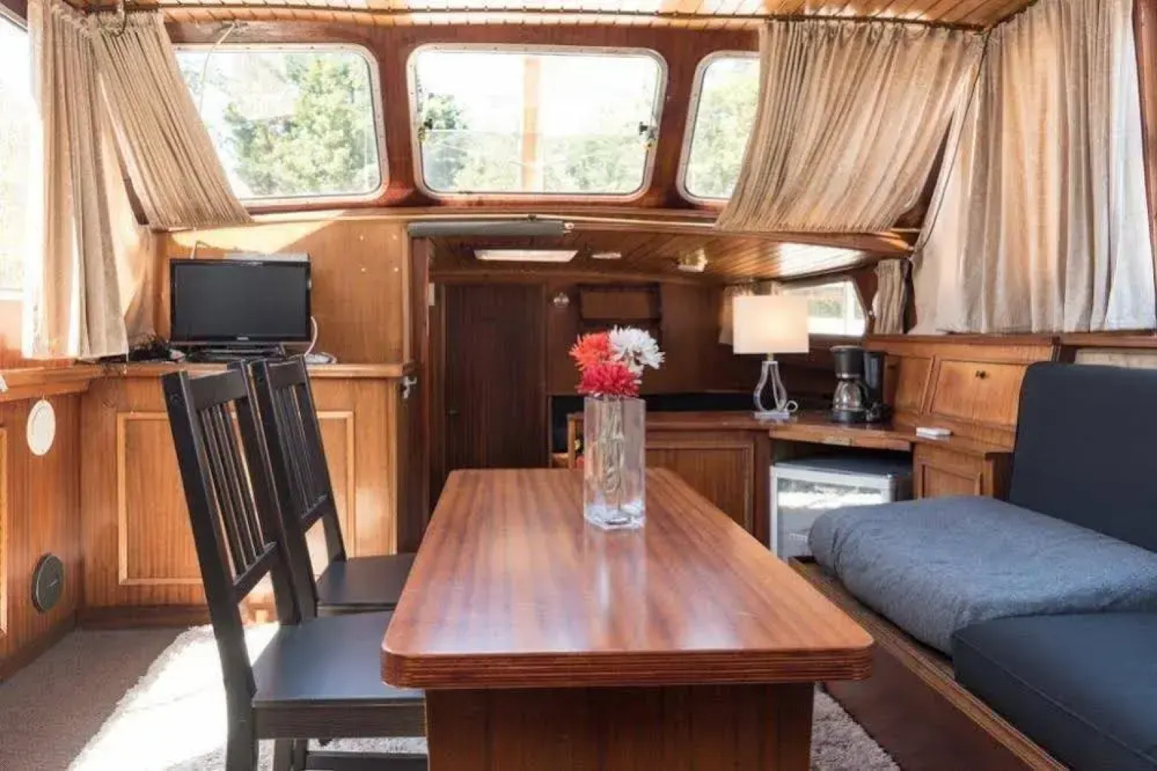 Authentic Houseboats Amsterdam