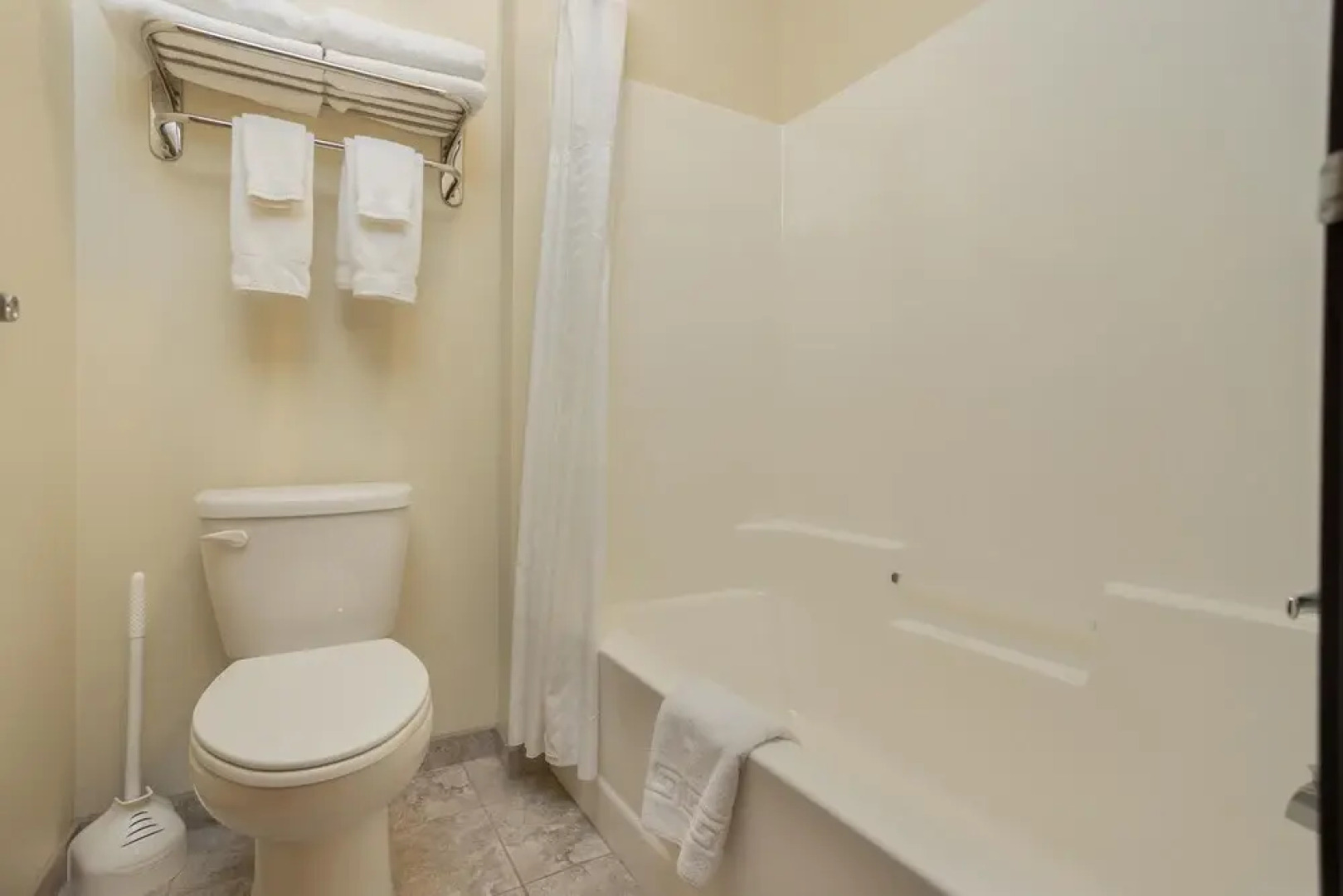 Battle Lake Inn and Suites