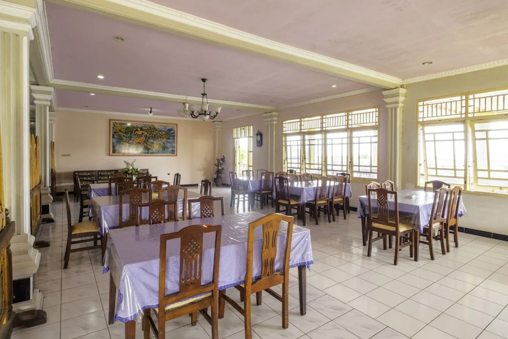 SPOT ON 1896 Hotel Mahkota Pantai