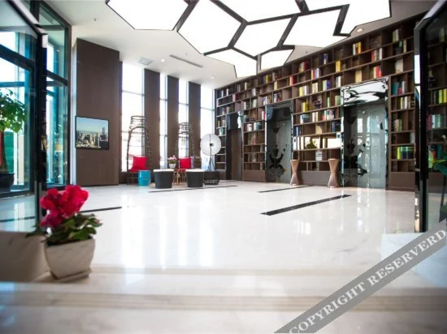 Elong Deluxe International Hotel (Yingcheng Plaza Yigou City)