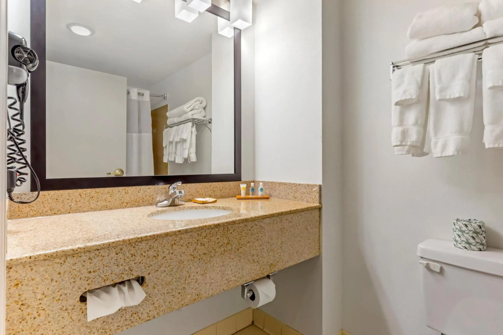 Country Inn & Suites by Radisson, Newport News South, VA