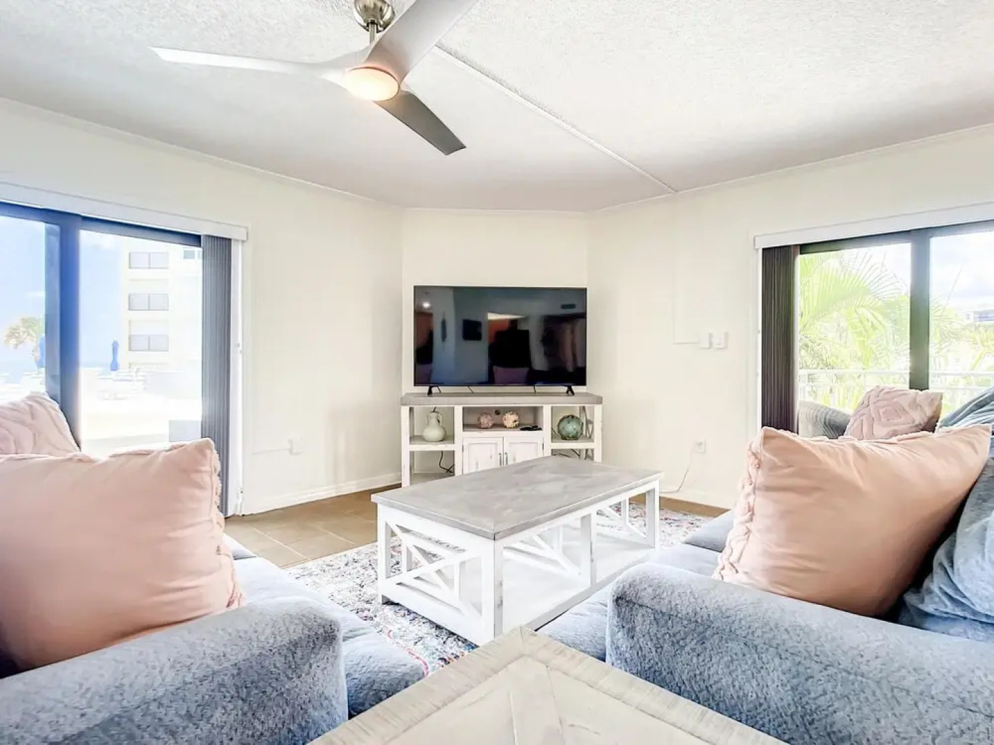 Ocean View Ground Level Seascape Towers Overlooking Pool Walk Right out to the Beach Sst126