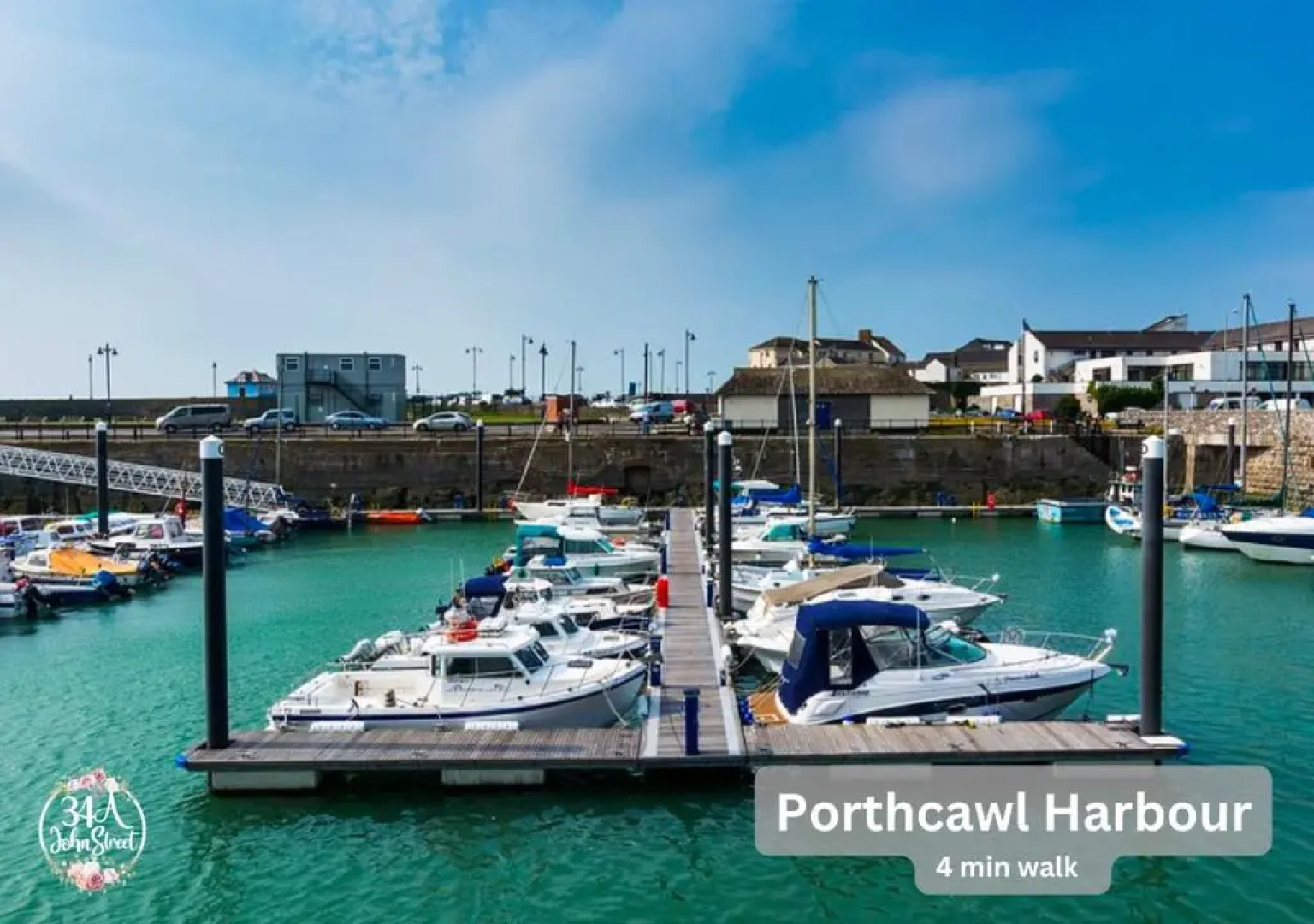 Town Centre Entire Property, Very Close to Sea & Restaurants, 2 King Size Beds