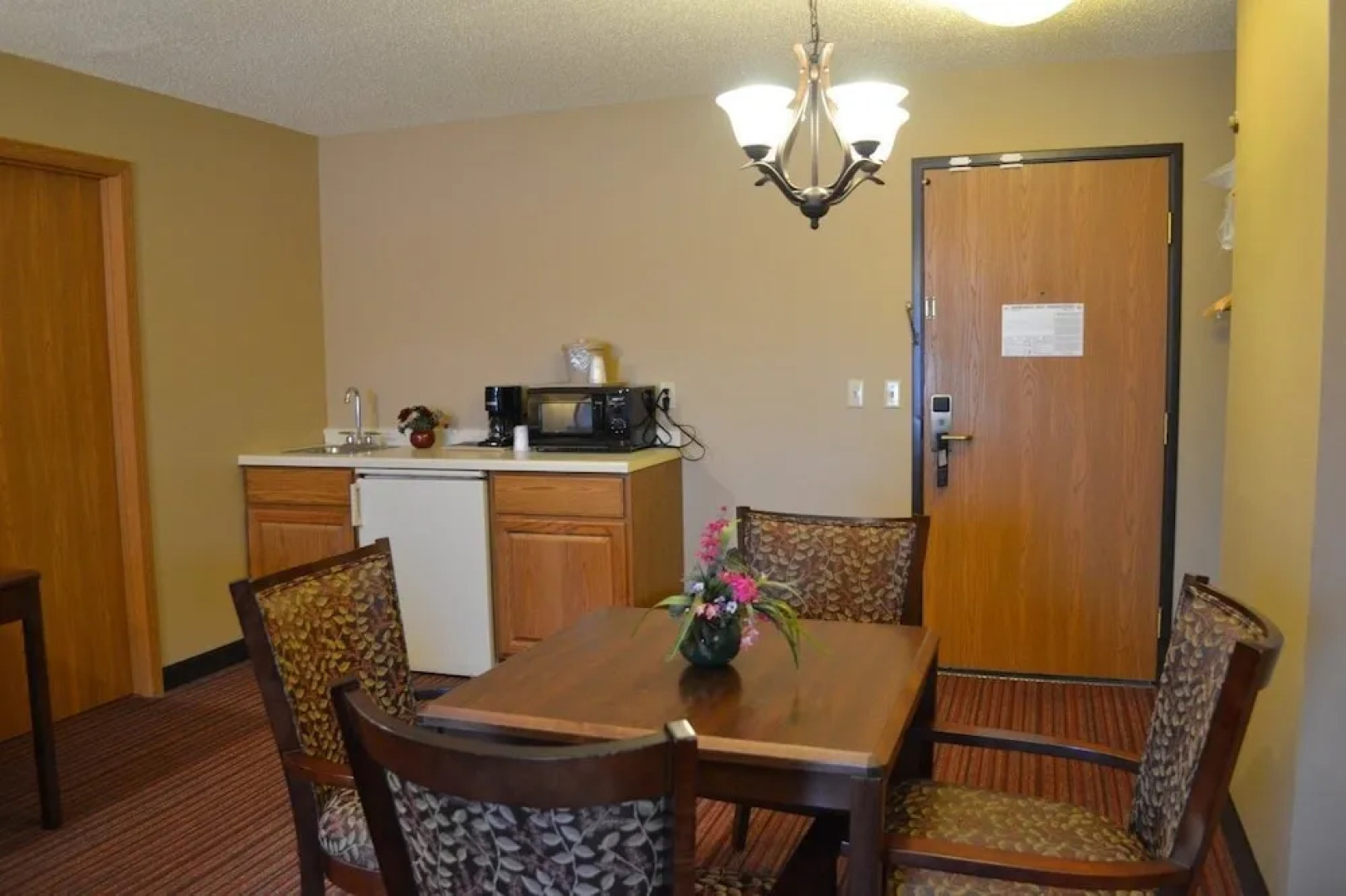 Best Western Quiet House & Suites