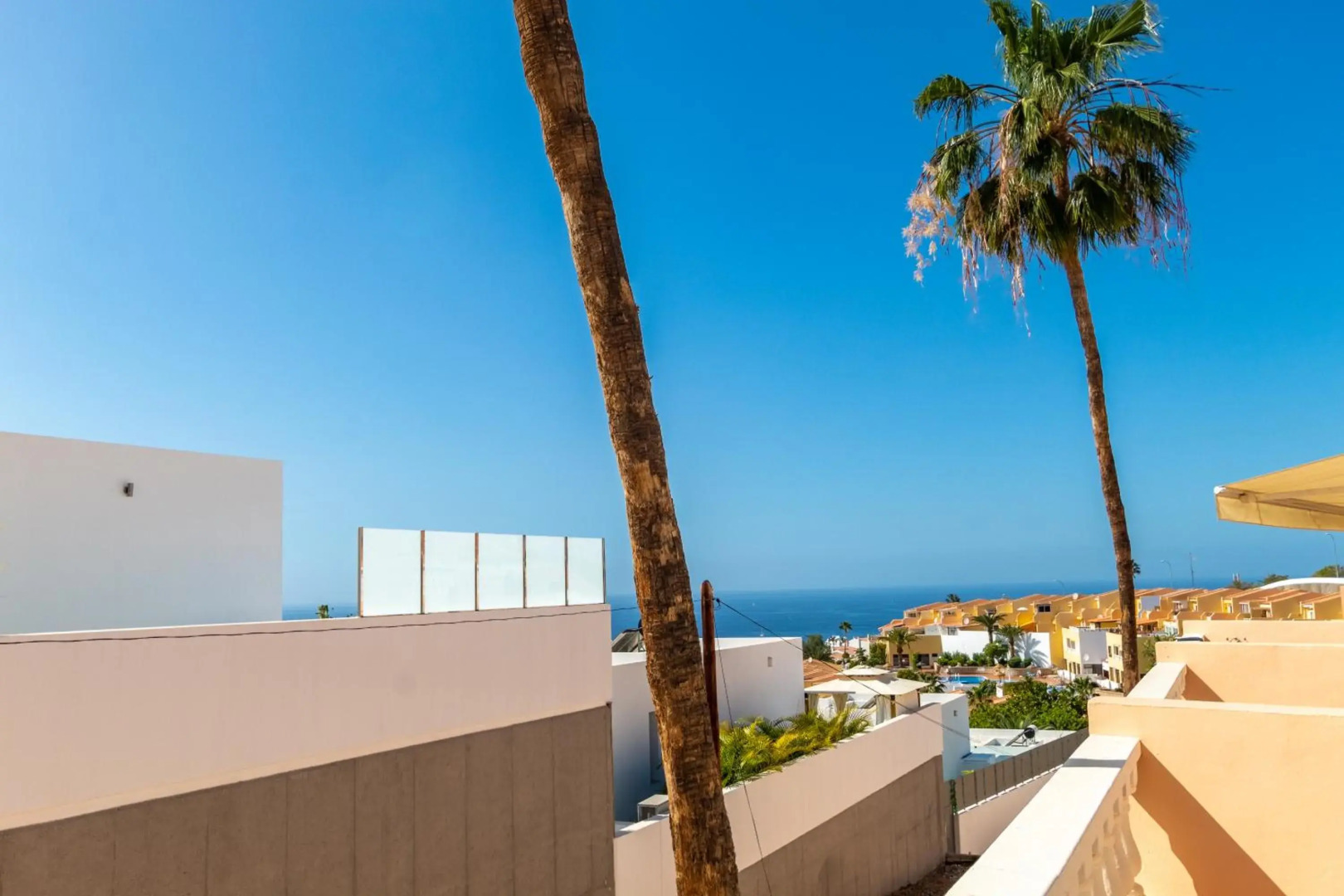 Paradise Court Aparthotel