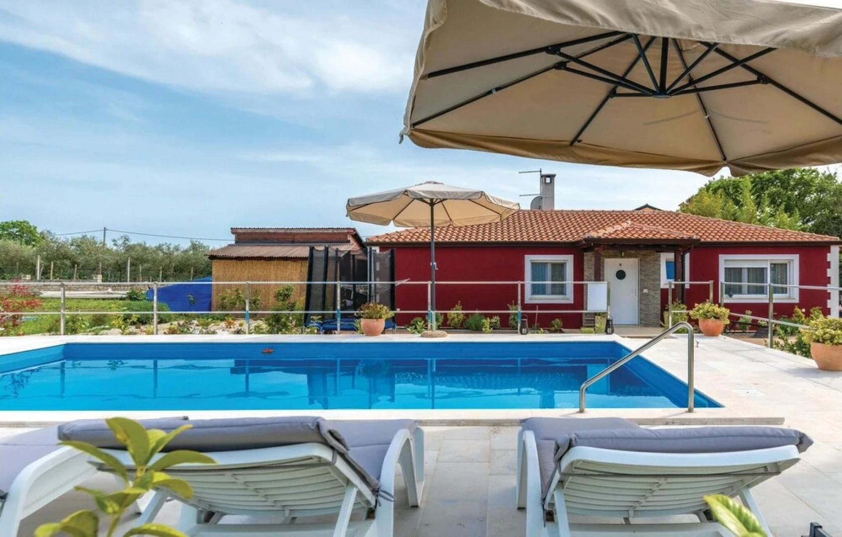 Stunning Home in Novigrad With Wifi and 4 Bedrooms