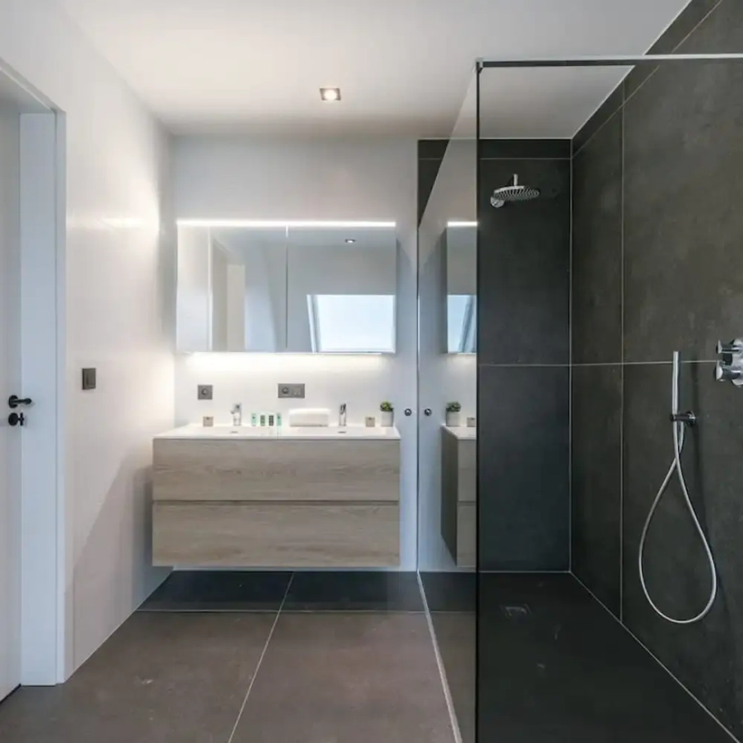 Luxurious Apartment With Parking