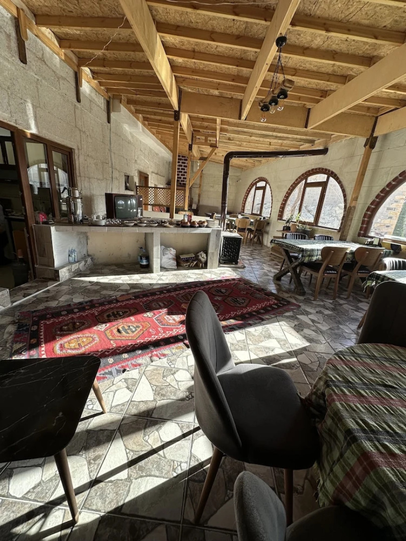 Asma Alti Cave Suits