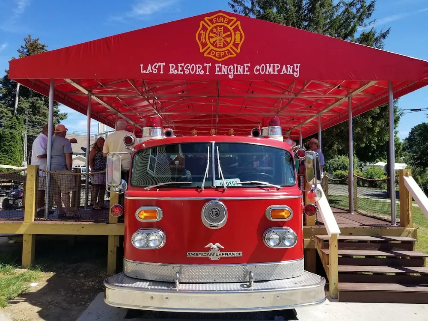 Grand Islander Hotel