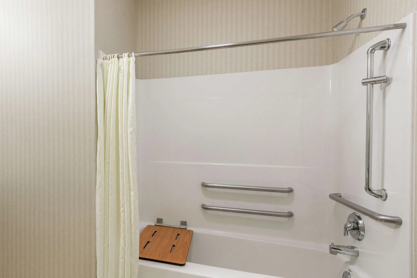 Super 8 by Wyndham Harrisburg Hershey North