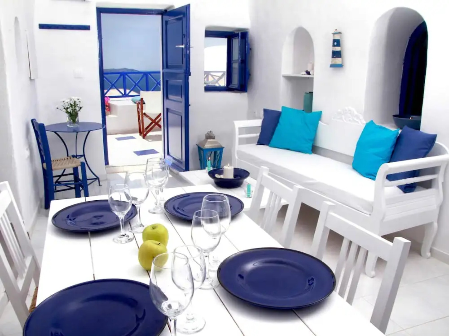 Blu Bianco Cave House