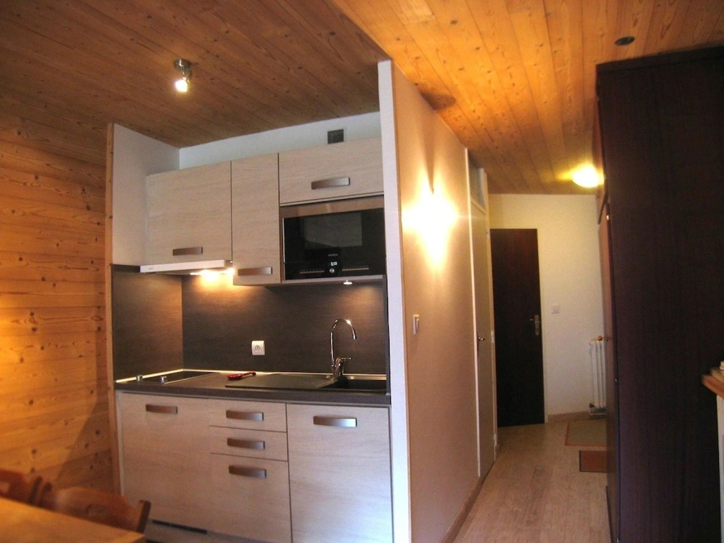 ARAVIS 16003 La Clusaz Skis aux pied