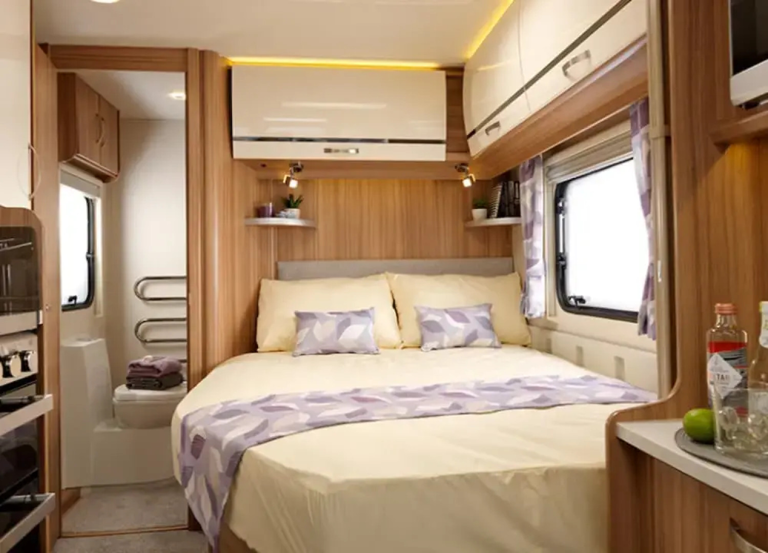 Stayzo Caravan - With Great Access to Local Attractions - With Free Wi-fi in the Chiltern Hills