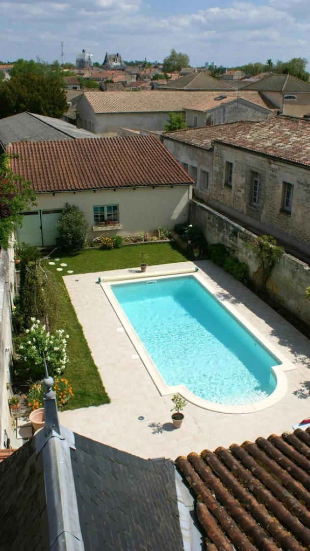 Studio in Jonzac, With Pool Access, Enclosed Garden and Wifi - 50 km F