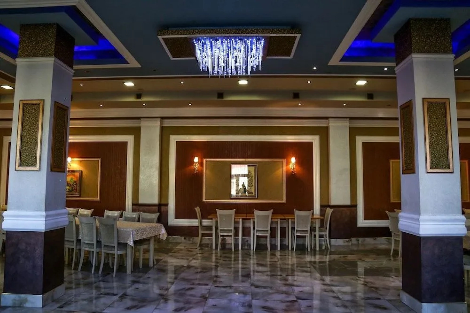 Отель «Лара»