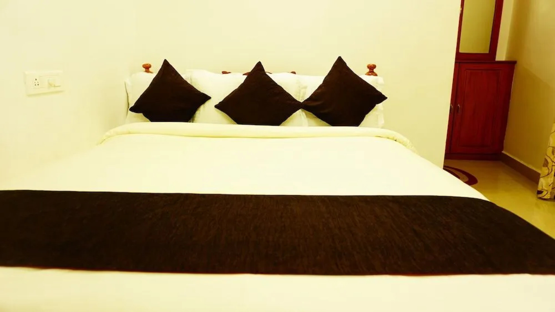 Thayamkery's Royal inn