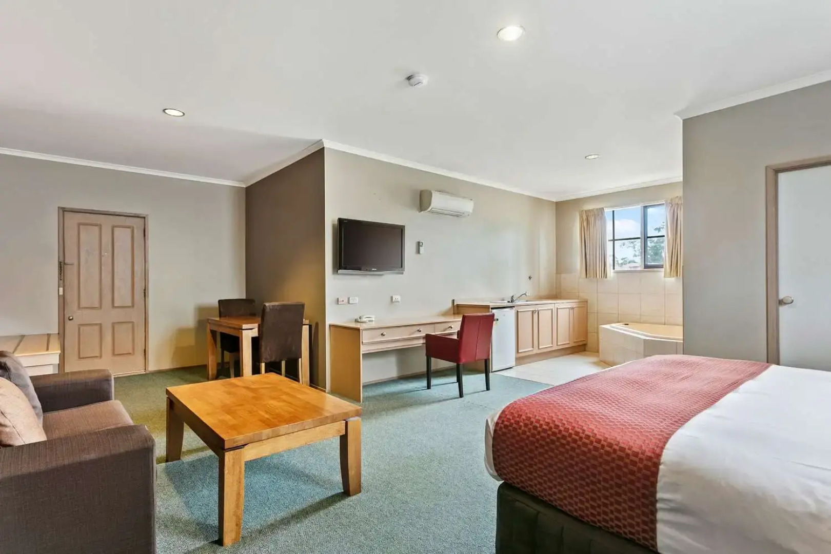 Quality Inn Colonial