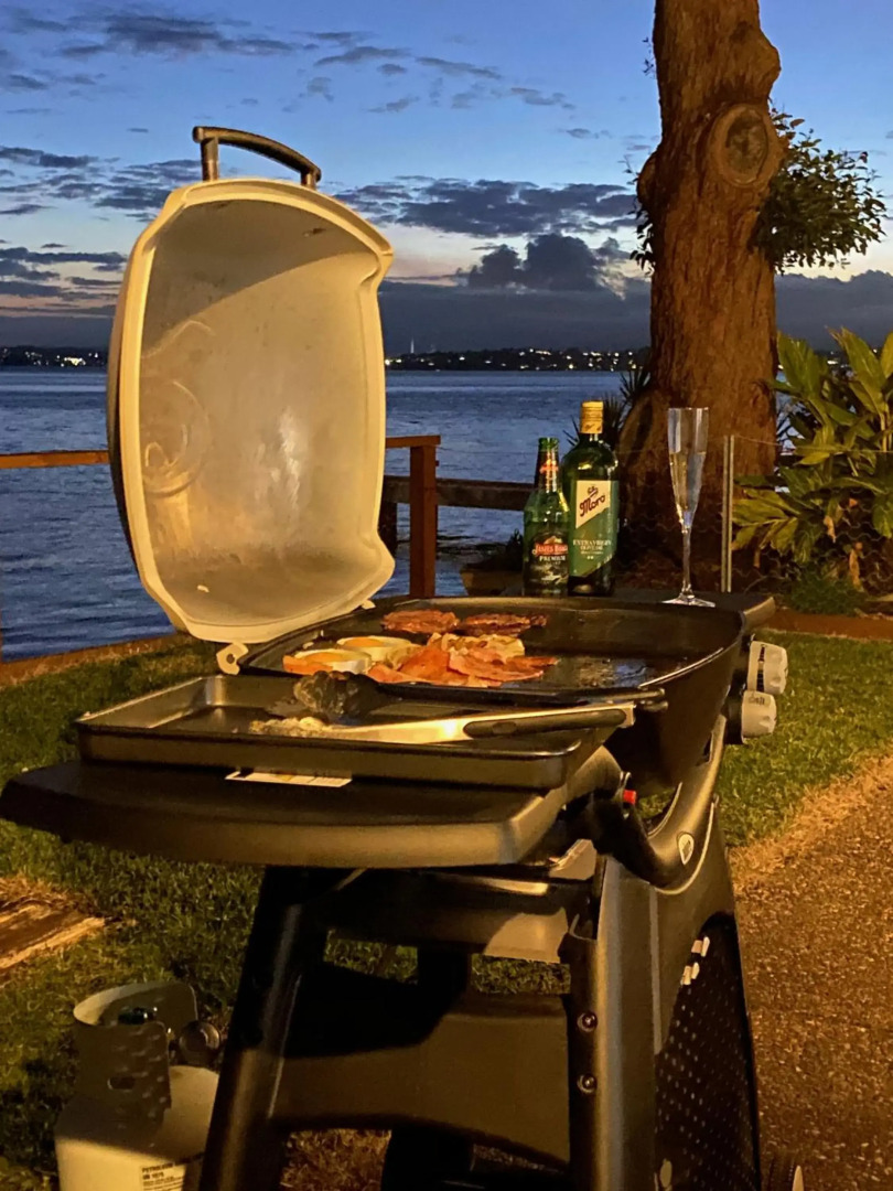 Serenity by the Lake - Romantic Waterfront Couple's Getaway