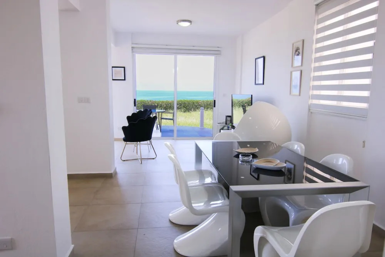 Phaedrus Living: Beachfront Villa Thalassa