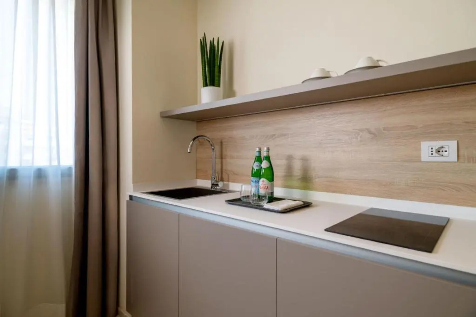 Palace Lido Hotel & Suites