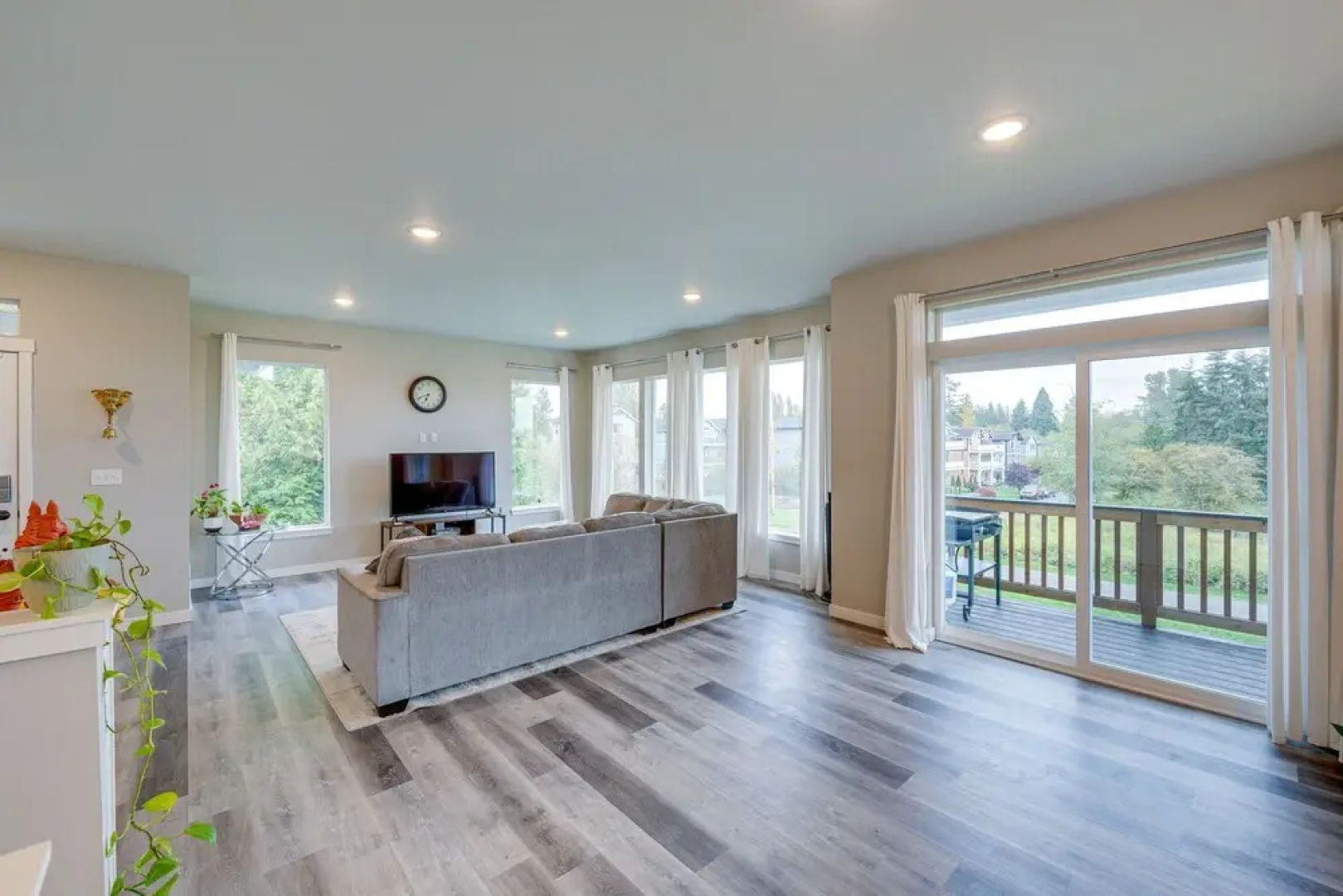 Modern Blaine Vacation Rental, 33 Mi to Vancouver!