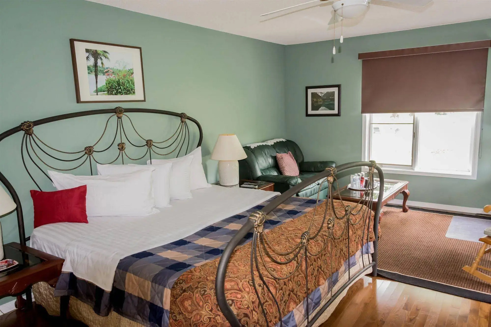 A La Villa Rivermead