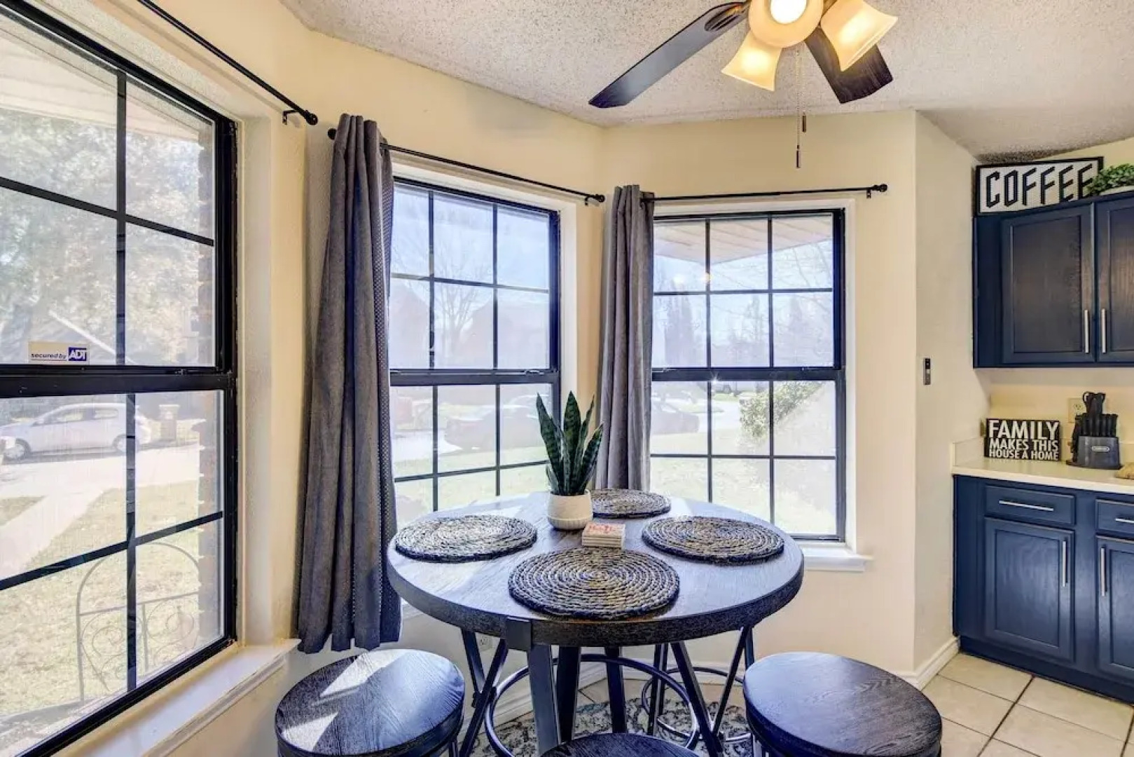 4 Mi to Joe Pool Lake: Home in Grand Prairie