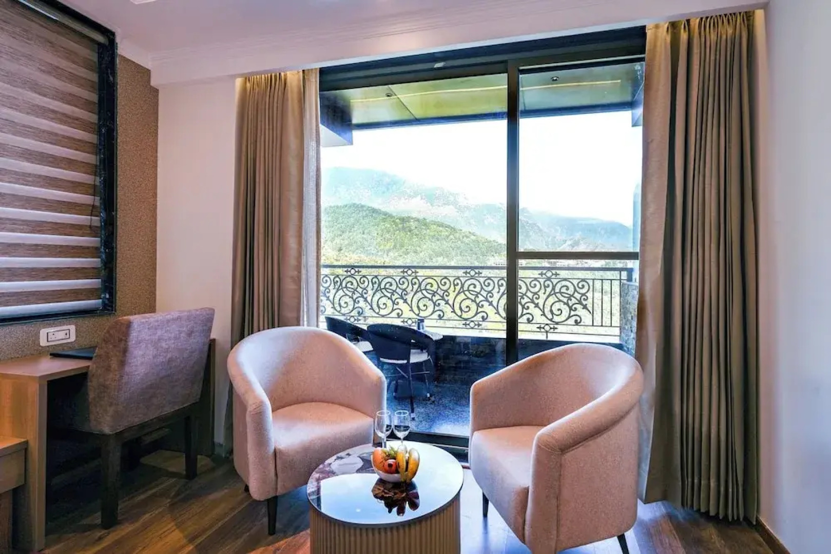 Alivaa Hotel, McLeodganj With Best Dhauladhar View & Infinity Pool Sky Garden