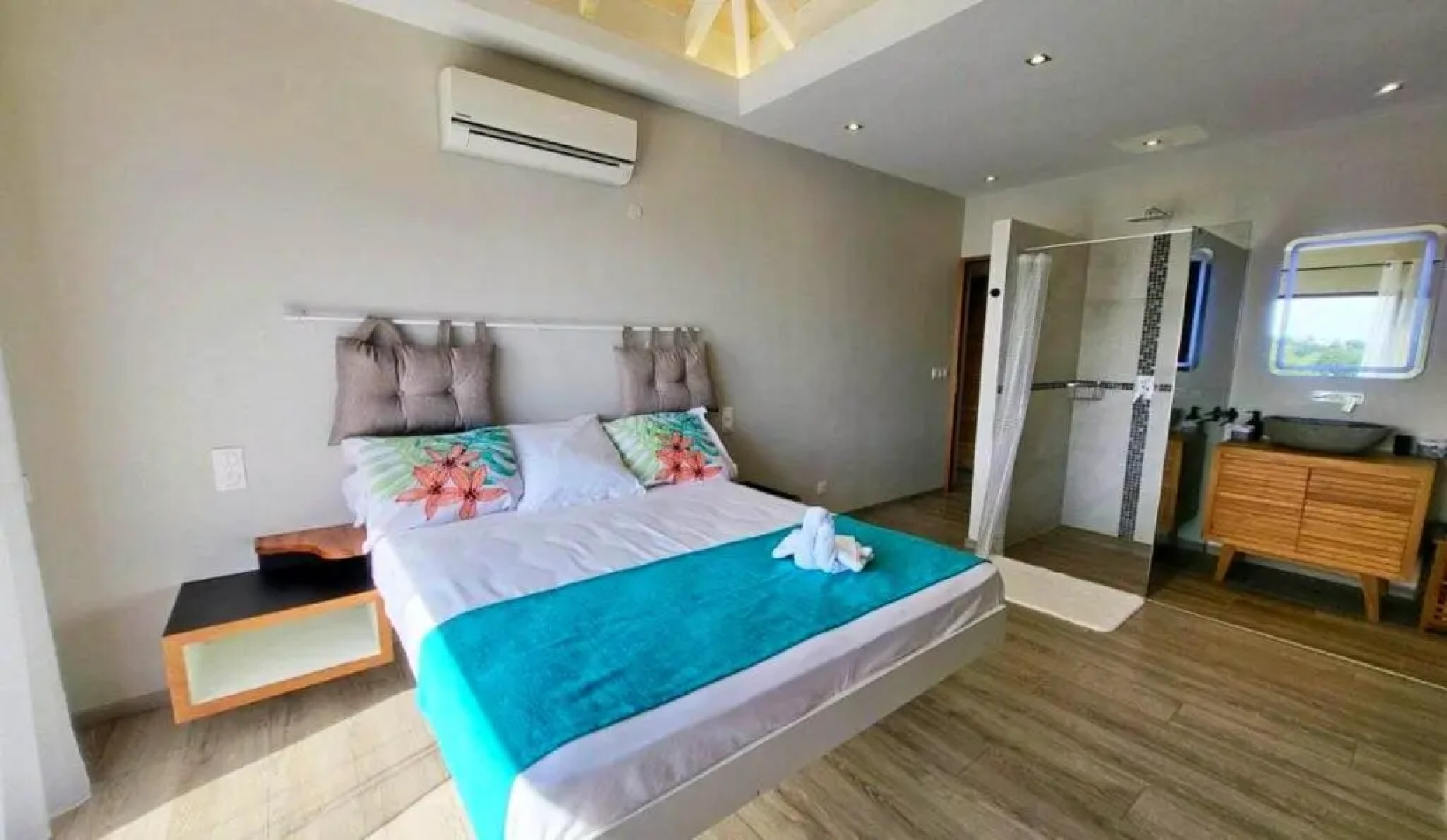 Villa de 3 chambres avec vue sur la mer piscine privee et jardin clos a Goyave a 2 km de la plage