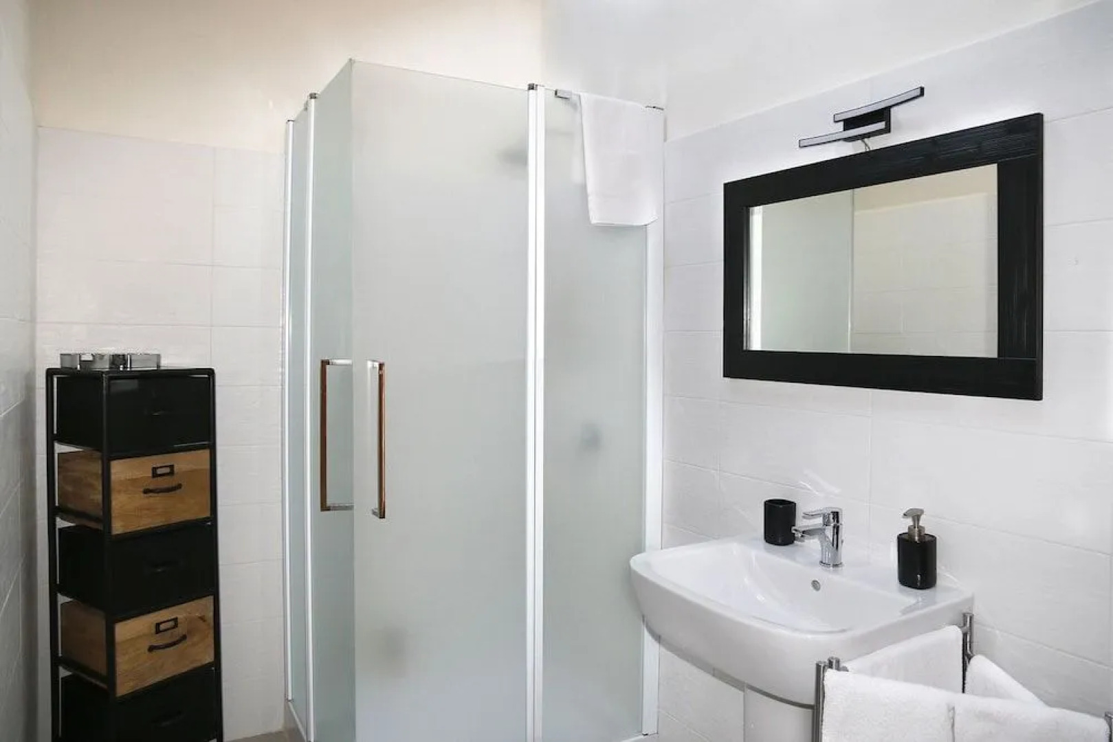 Smart Rooms & Restaurant