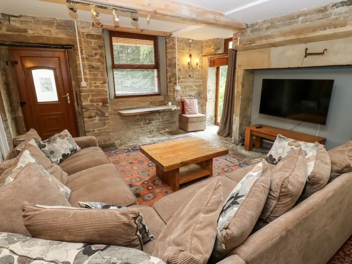 The Old Post Office - Pet Friendly Group Stays in Holmfirth