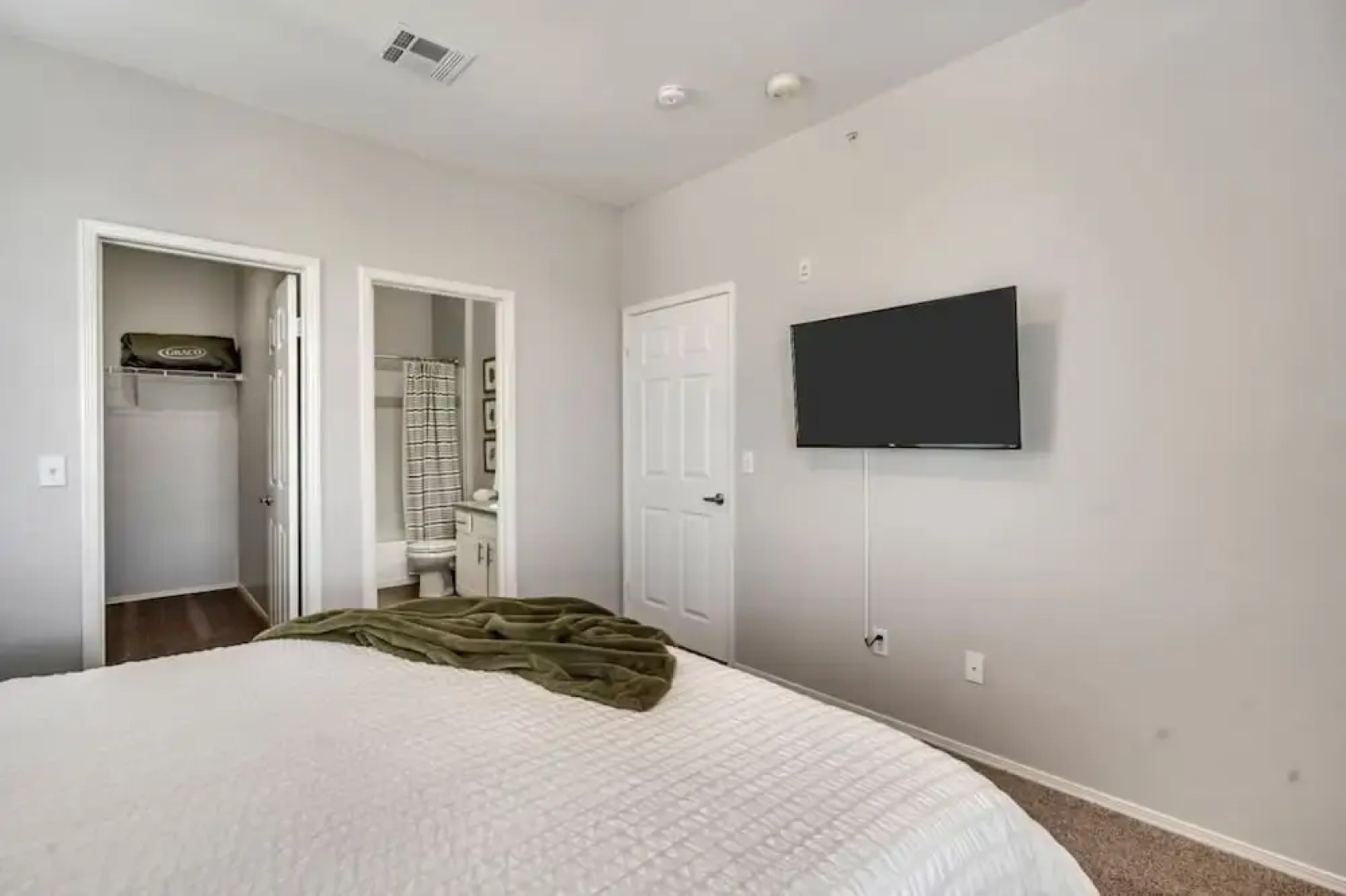 Welcoming 2BR Pool Gym Near Hill AFB Lagoon