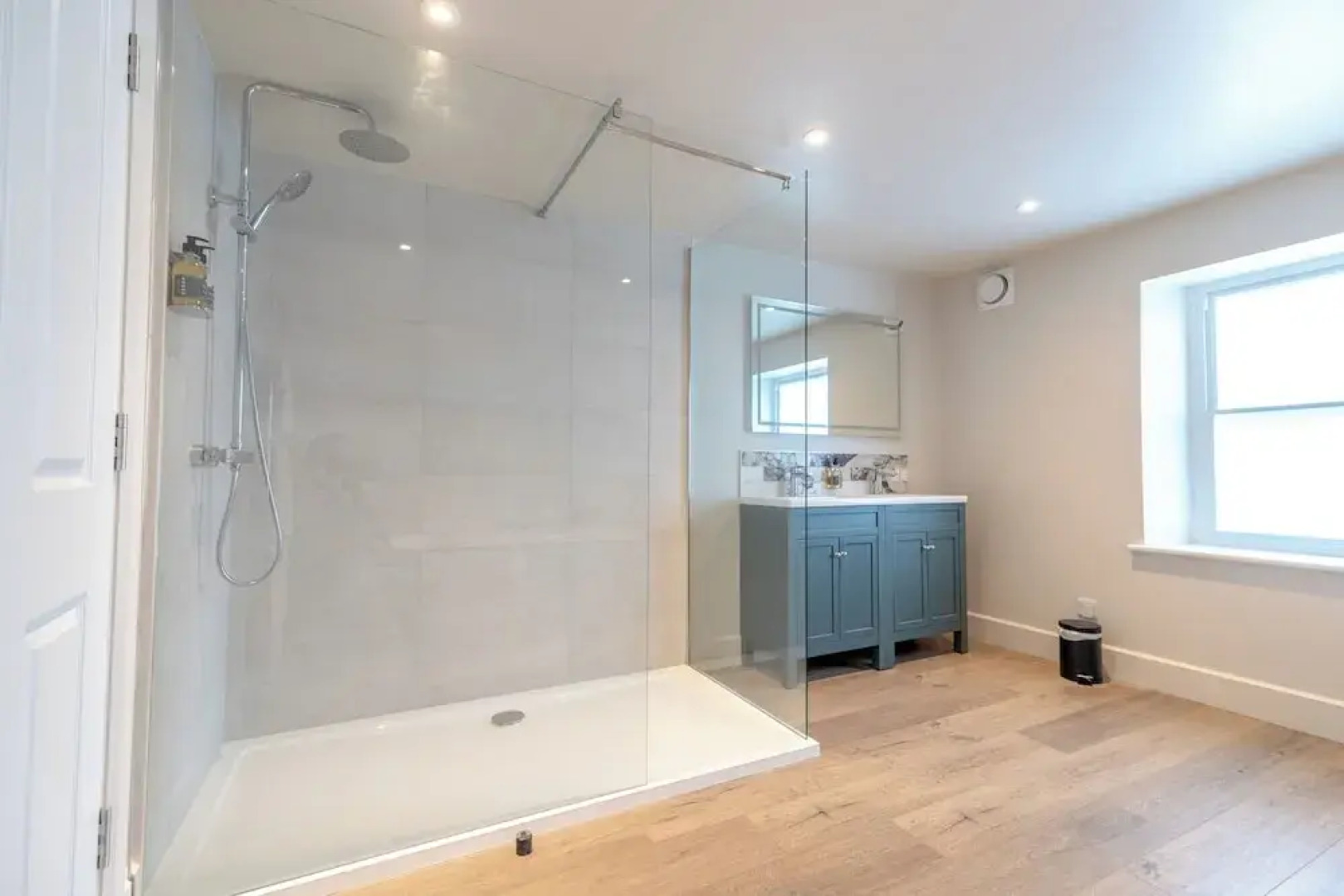 Glan Yr Afon Riverside