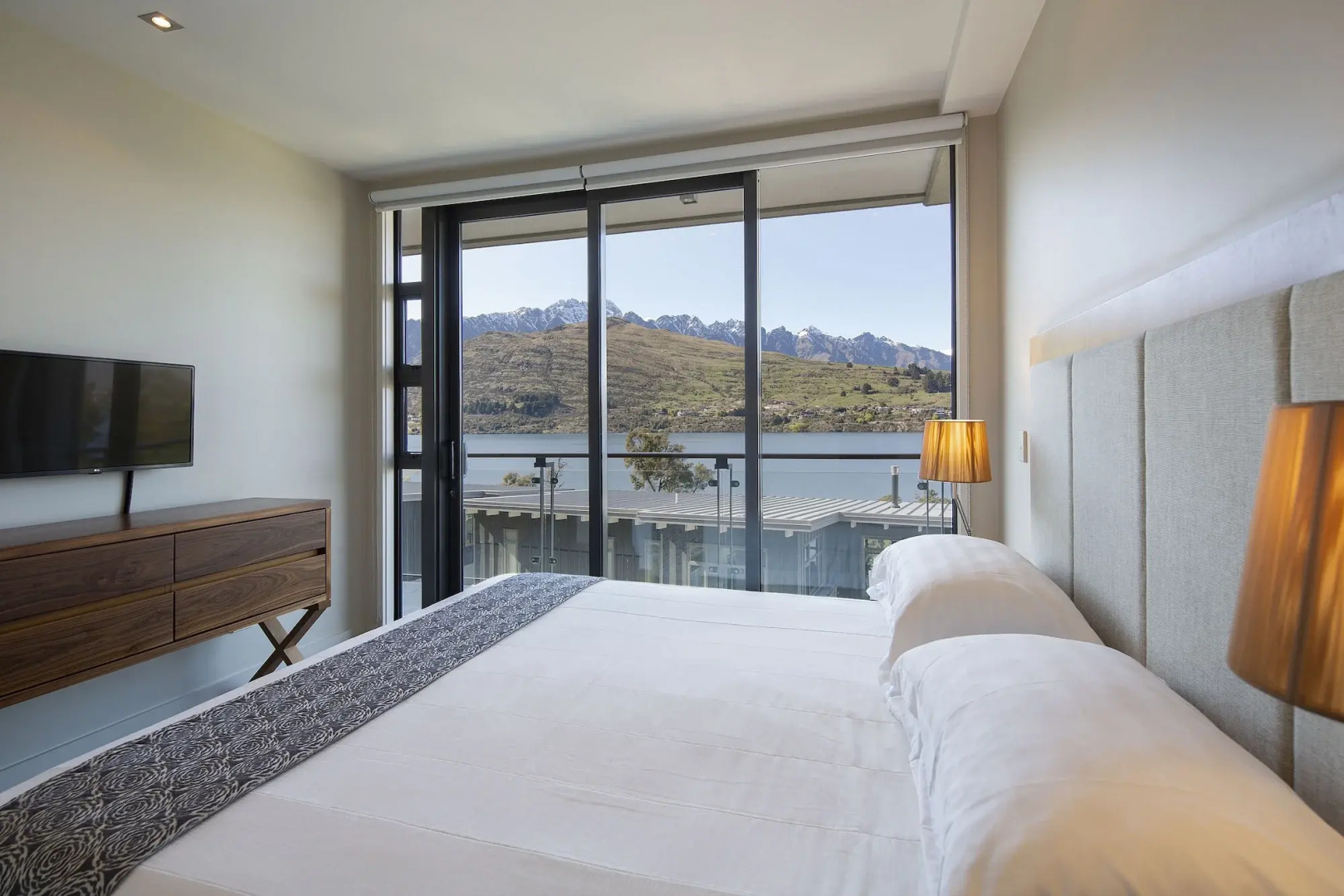 The Rees Hotel, Luxury Apartments & Lakeside Residences