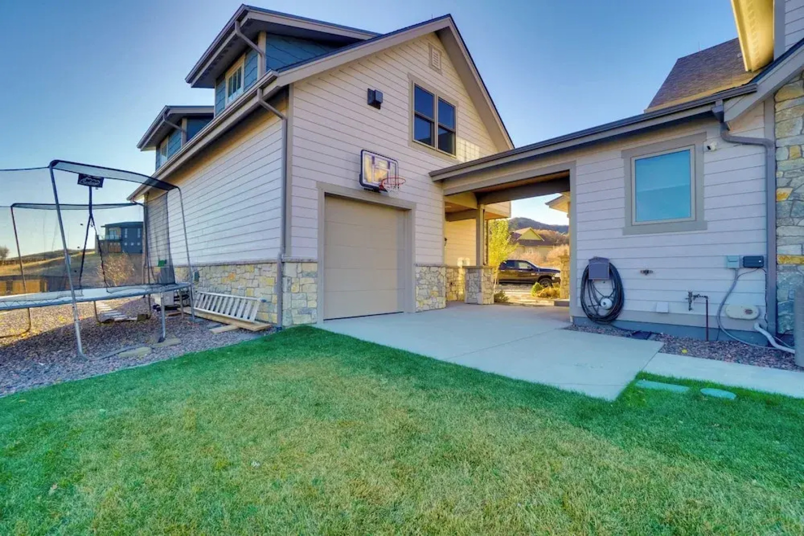 2 Mi to Town: Castle Rock Retreat w/ Fireplace!